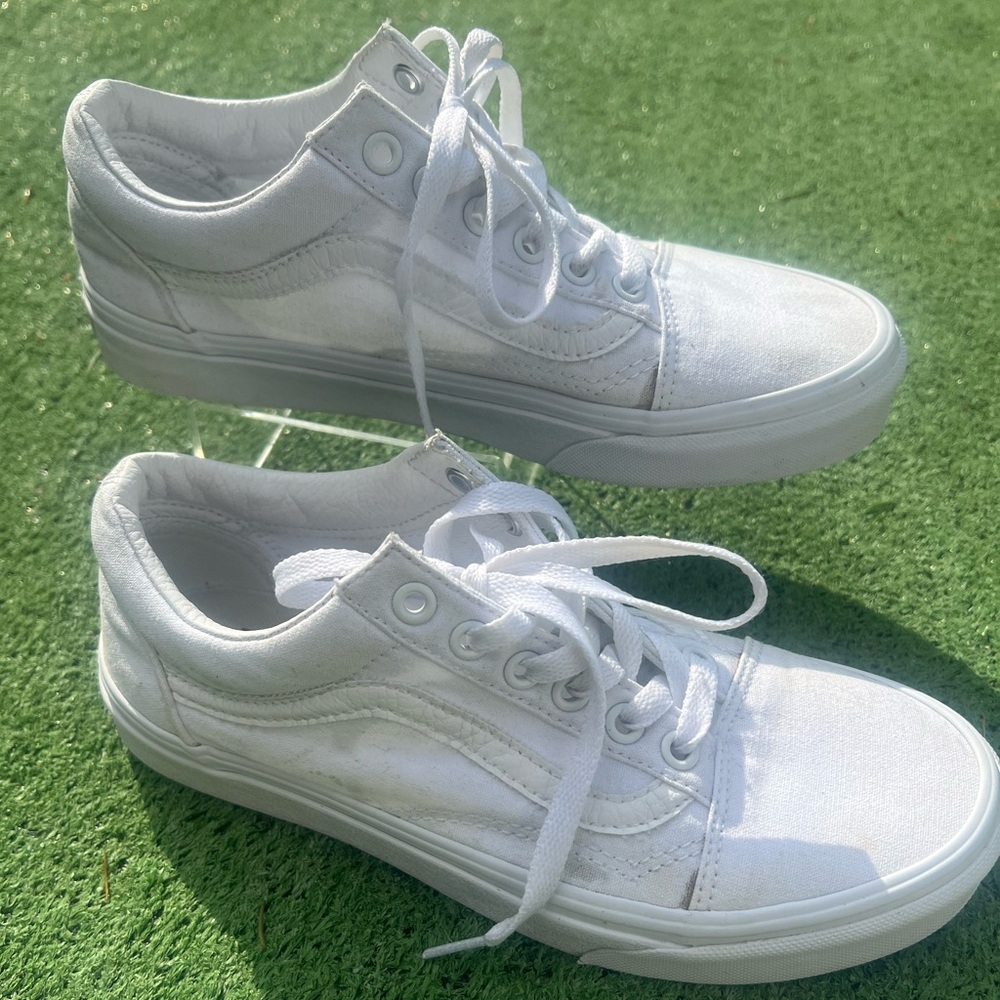 White Low-Top Vans W7/M5.5